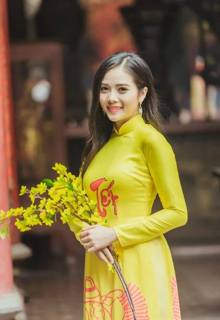 Gợi ý các kiểu tạo dáng chụp ảnh Tết với áo dài