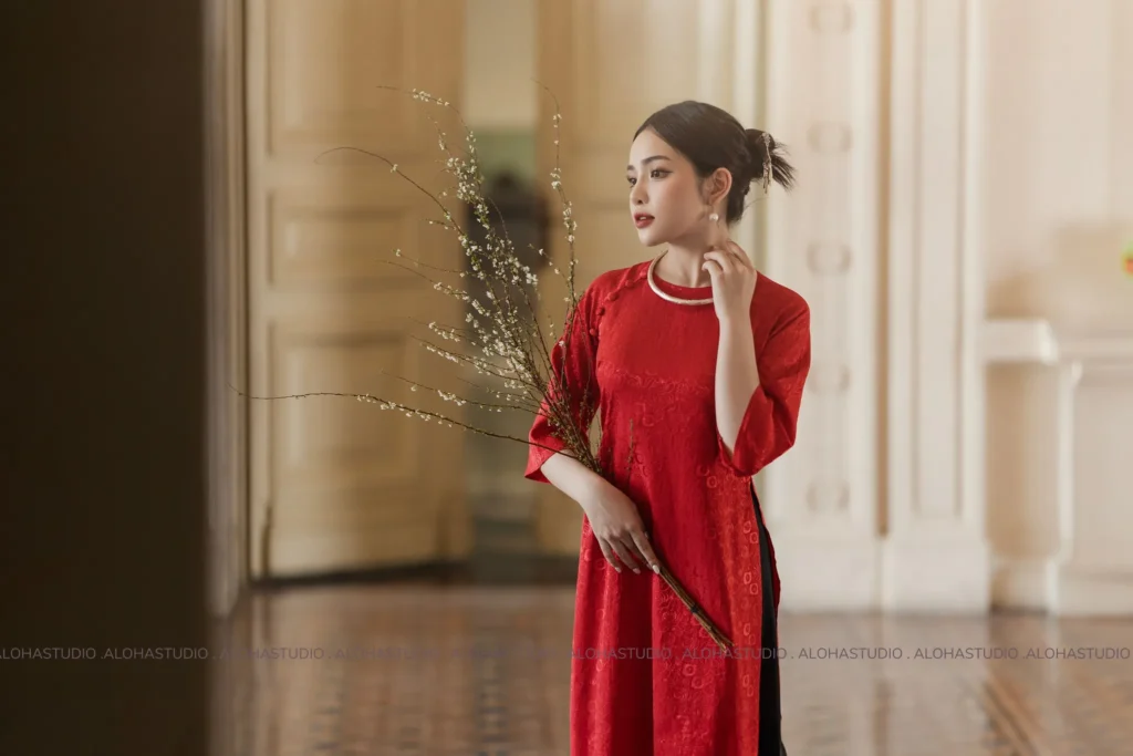 Tổng hợp các kiểu chụp ảnh nghệ thuật với áo dài 2024 (Phần 3)