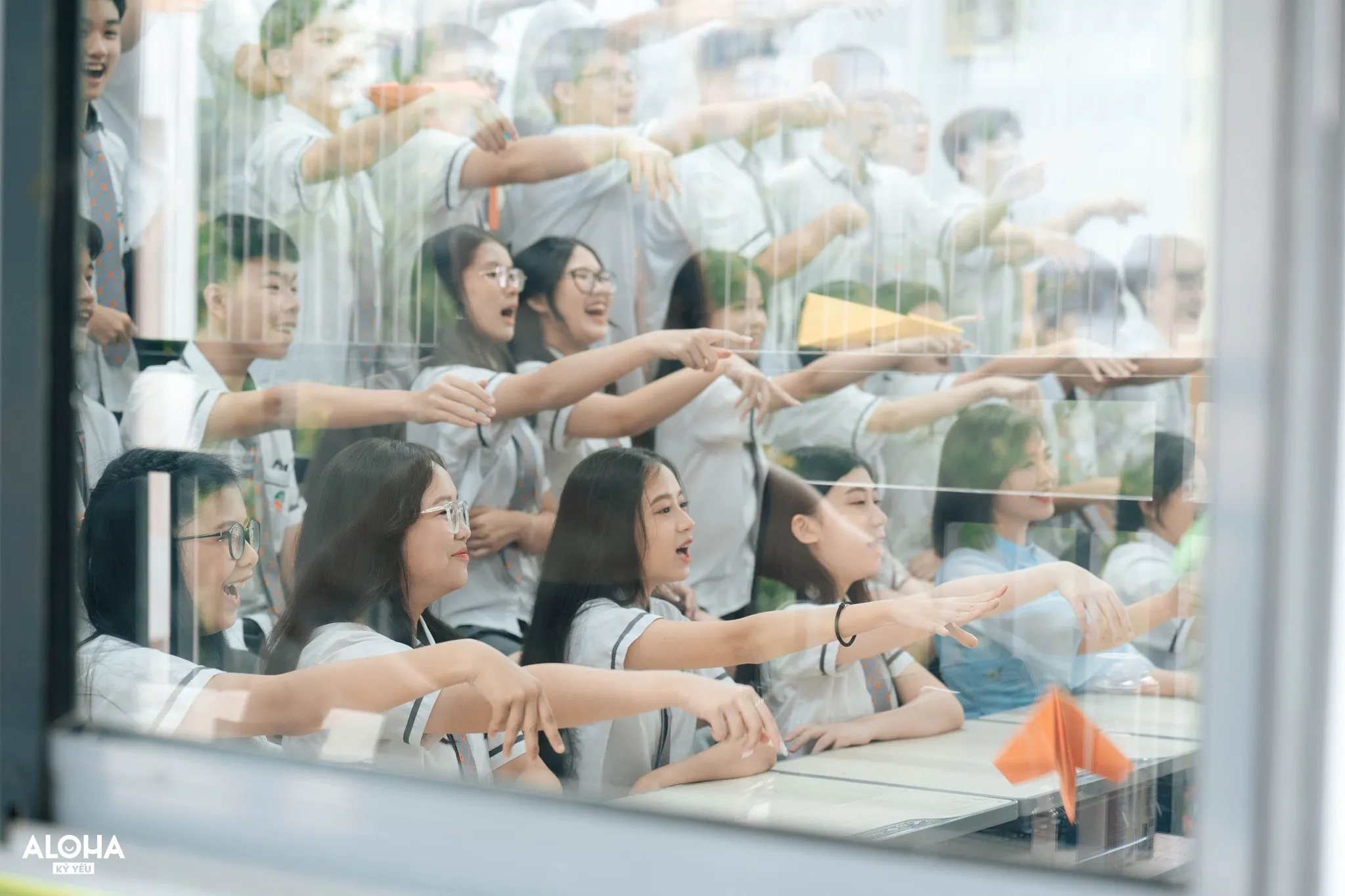 Top 20 cách tạo dáng chụp ảnh ở trường học siêu đẹp