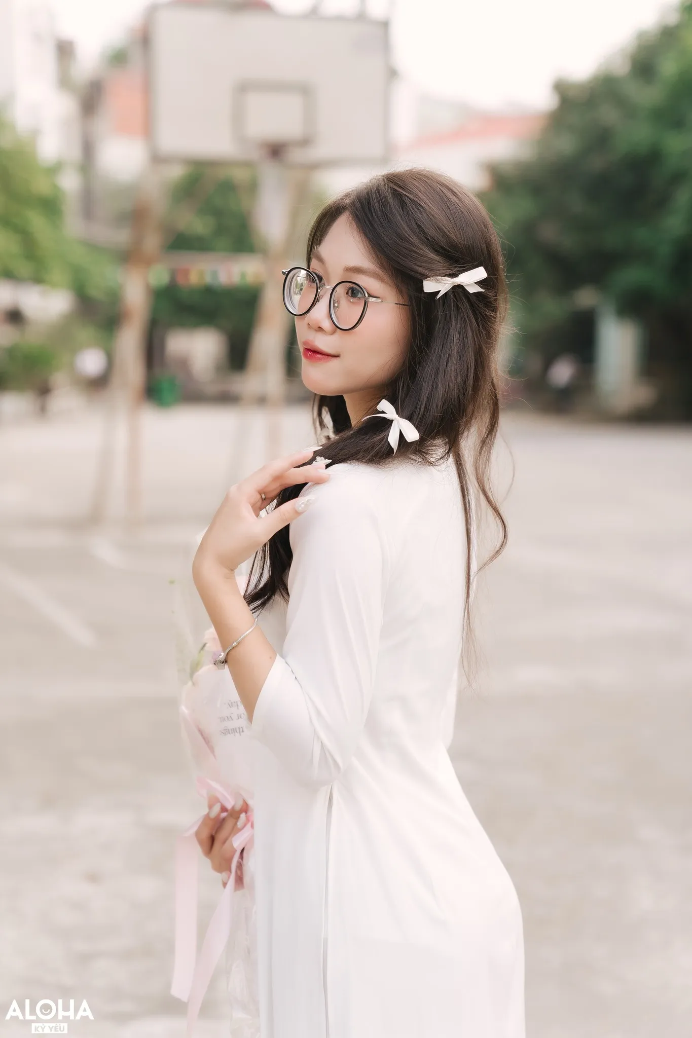 Top 20 cách tạo dáng chụp ảnh ở trường học siêu đẹp