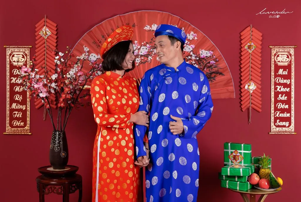 Top 9 kiểu tạo dáng độc đáo khi chụp ảnh Tết với người yêu