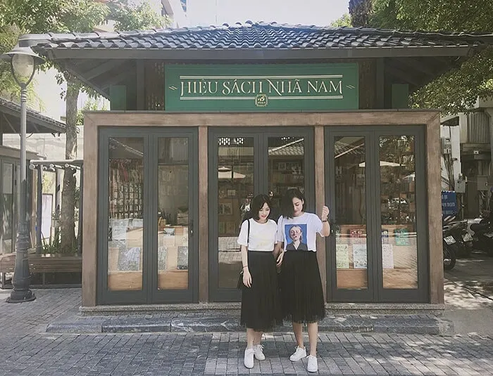 Top 12 địa điểm chụp ảnh Tết đẹp nhất Hà Nội 2024