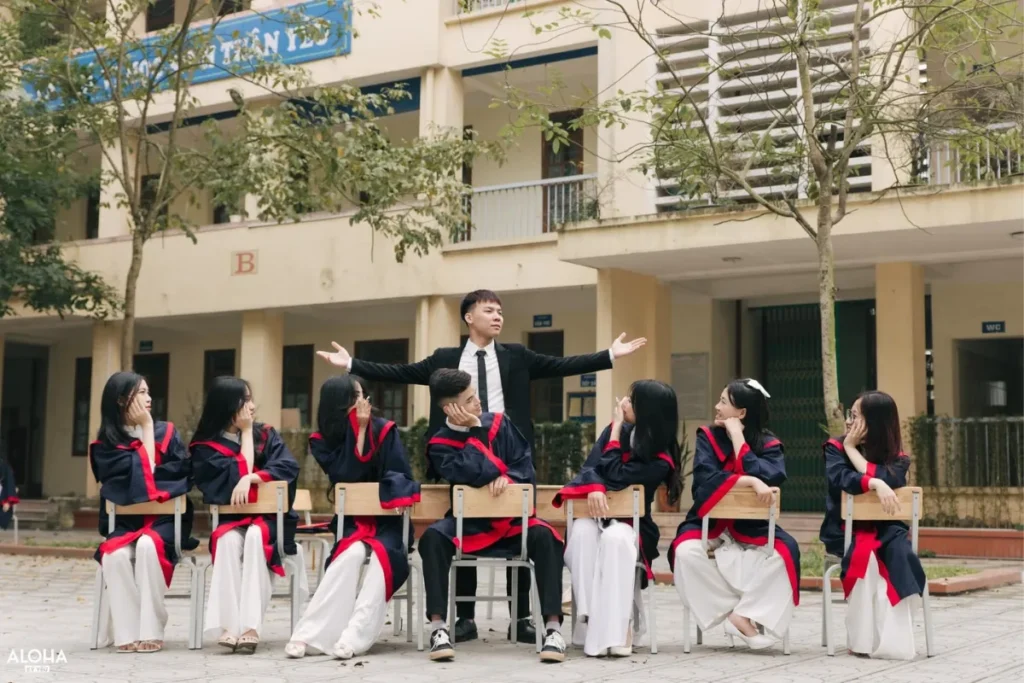 999+ cách tạo dáng chụp ảnh áo cử nhân kỷ yếu dành cho bạn