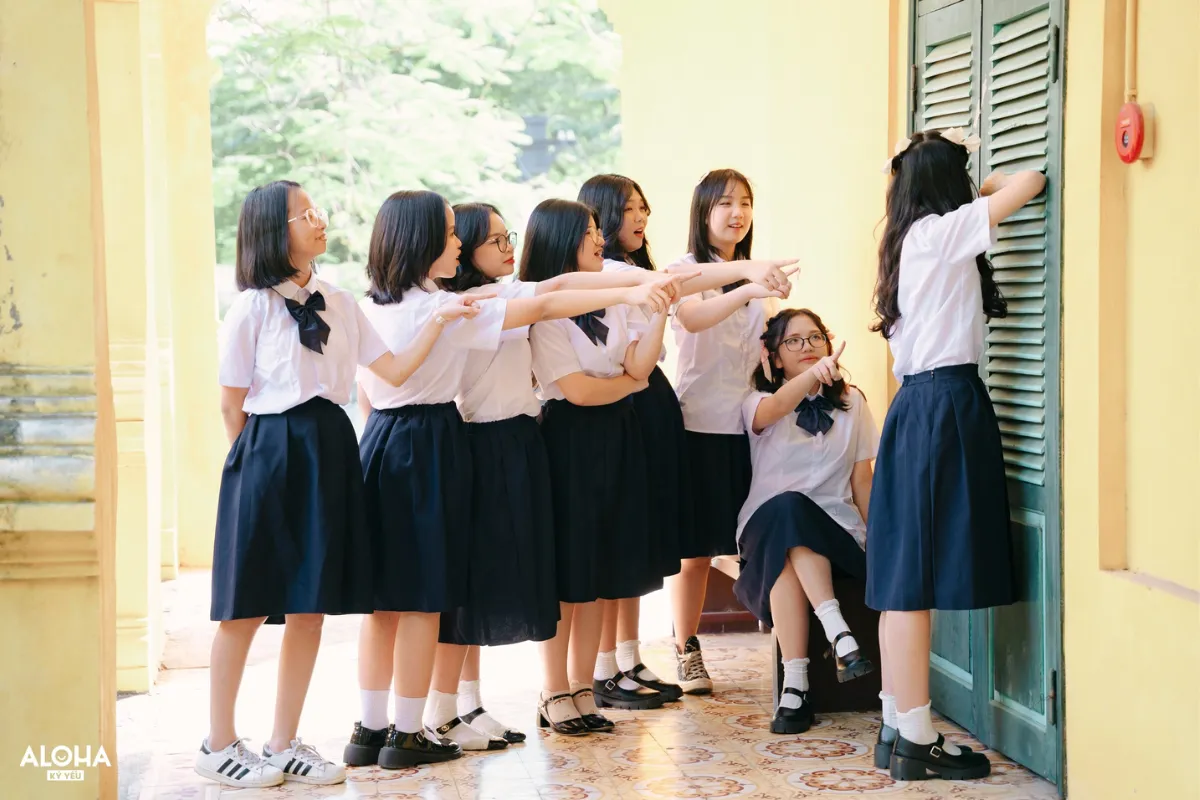 Chụp ảnh kỷ yếu là việc tạo ra bức ảnh nhằm ghi lại khoảnh khắc cuối cùng của thời học sinh trước khi tốt nghiệp.