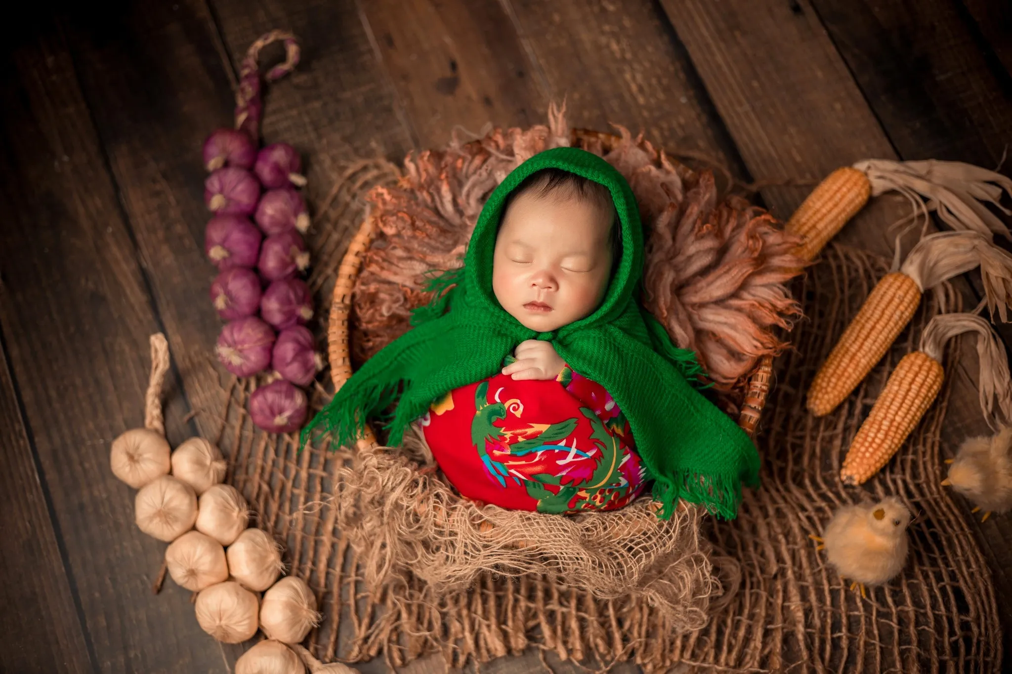Chụp nụ cười chúm chím của bé