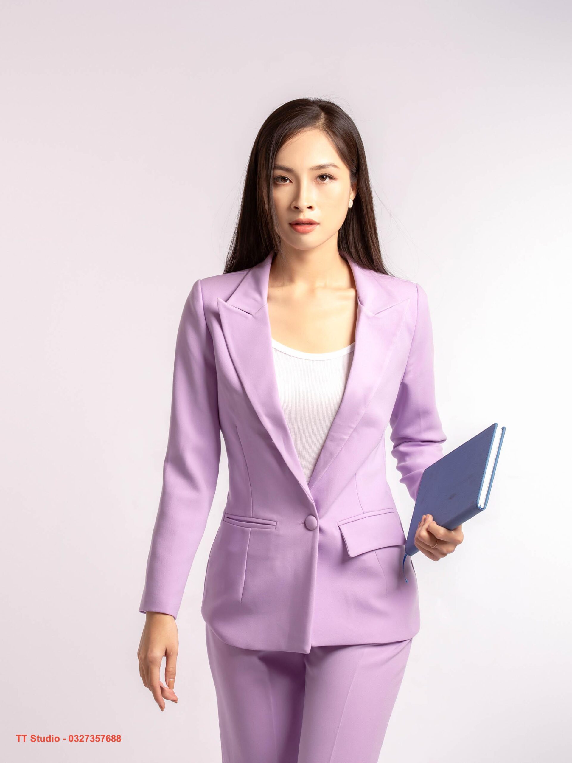 Cách tạo dáng chụp ảnh doanh nhân dáng động