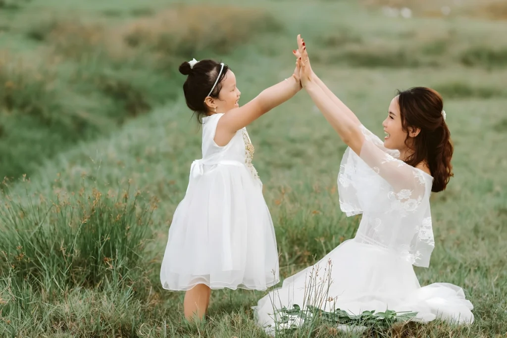 Gợi ý 10 concept chụp ảnh mẹ và bé đẹp 2024