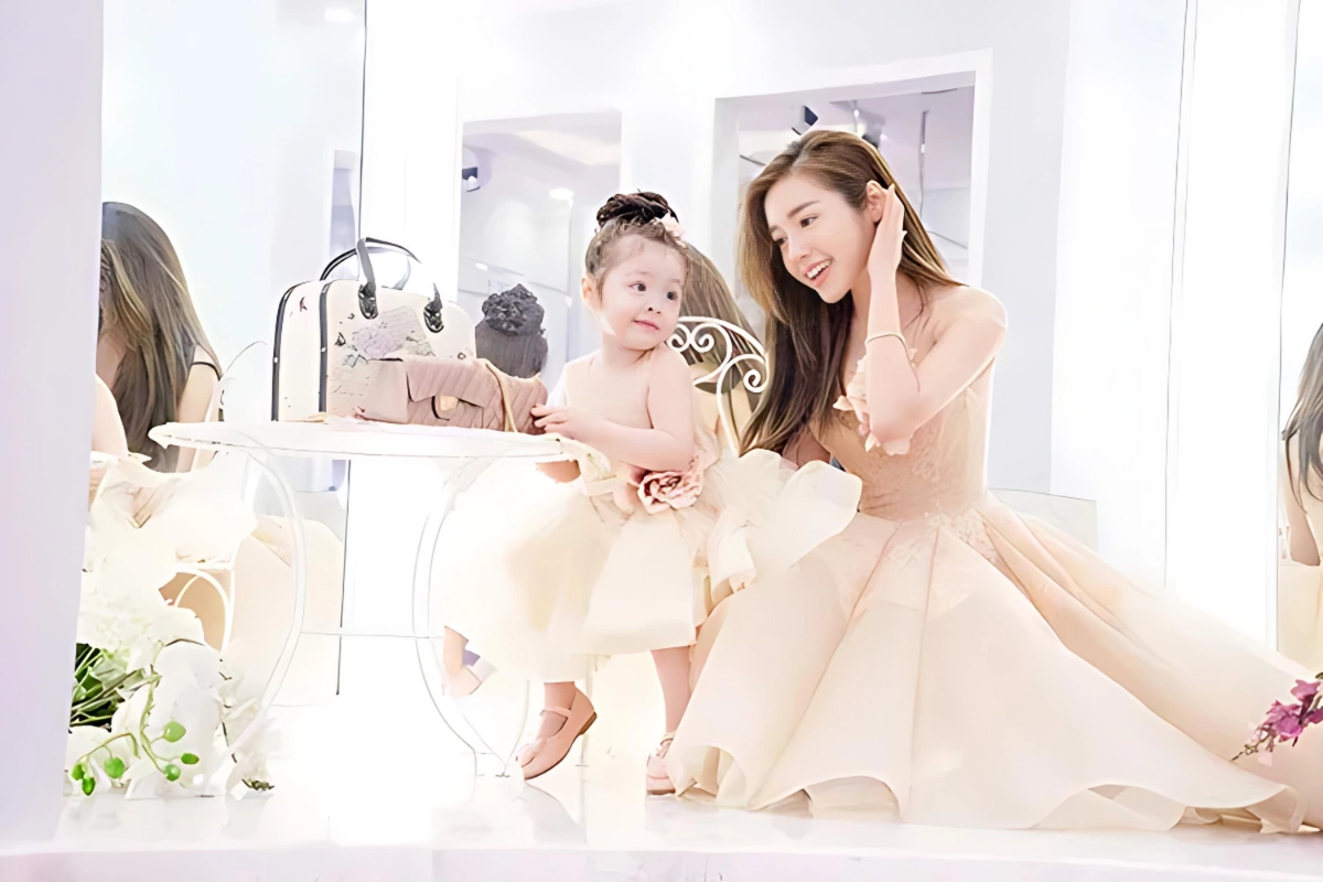 Lưu ngay 5+ concept chụp ảnh mẹ và bé gái đẹp và sáng tạo