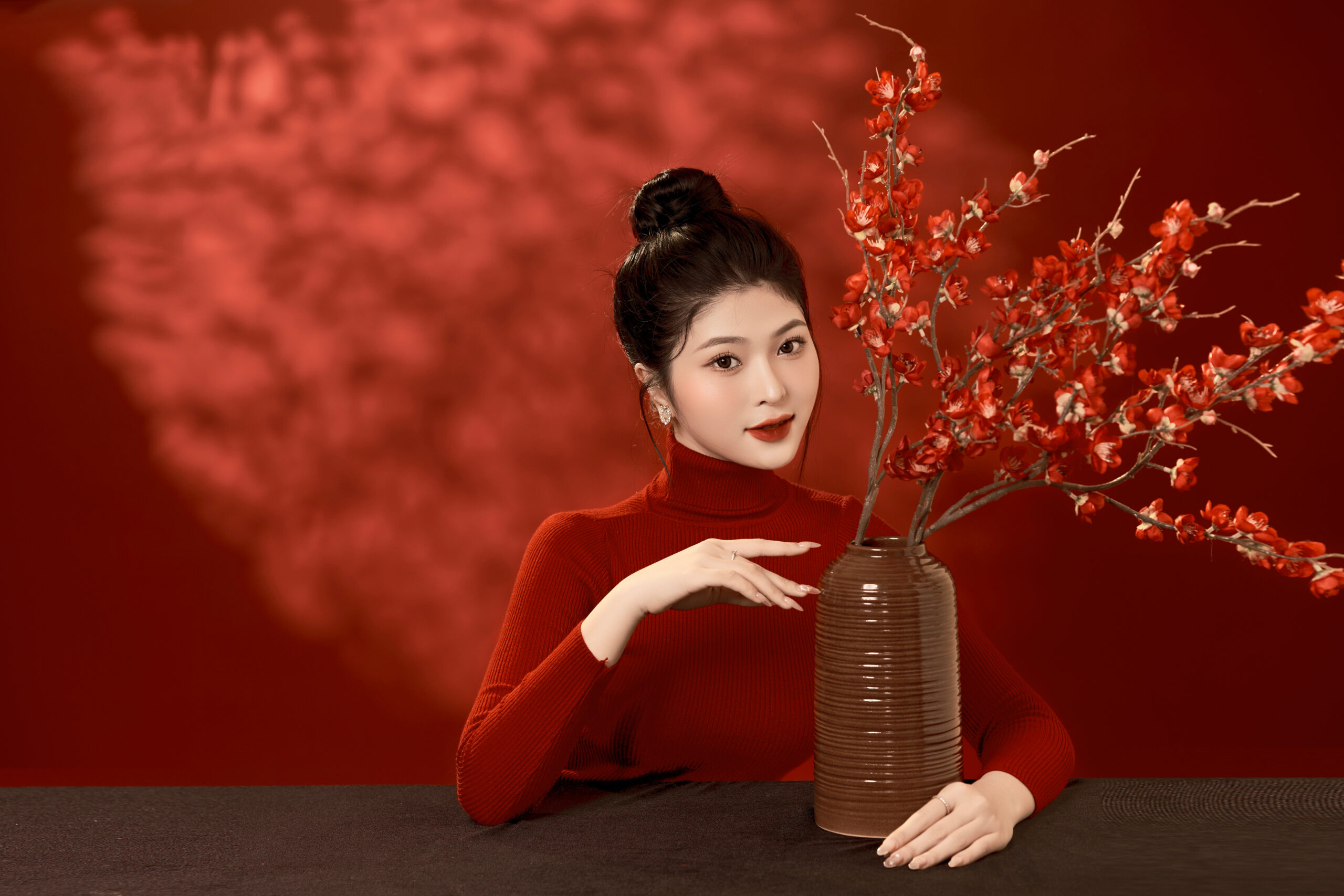 11 cách tạo dáng chụp ảnh cùng hoa được phái đẹp mê mẫn