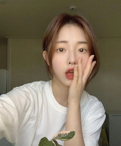 Sử dụng tay - chụp ảnh selfie