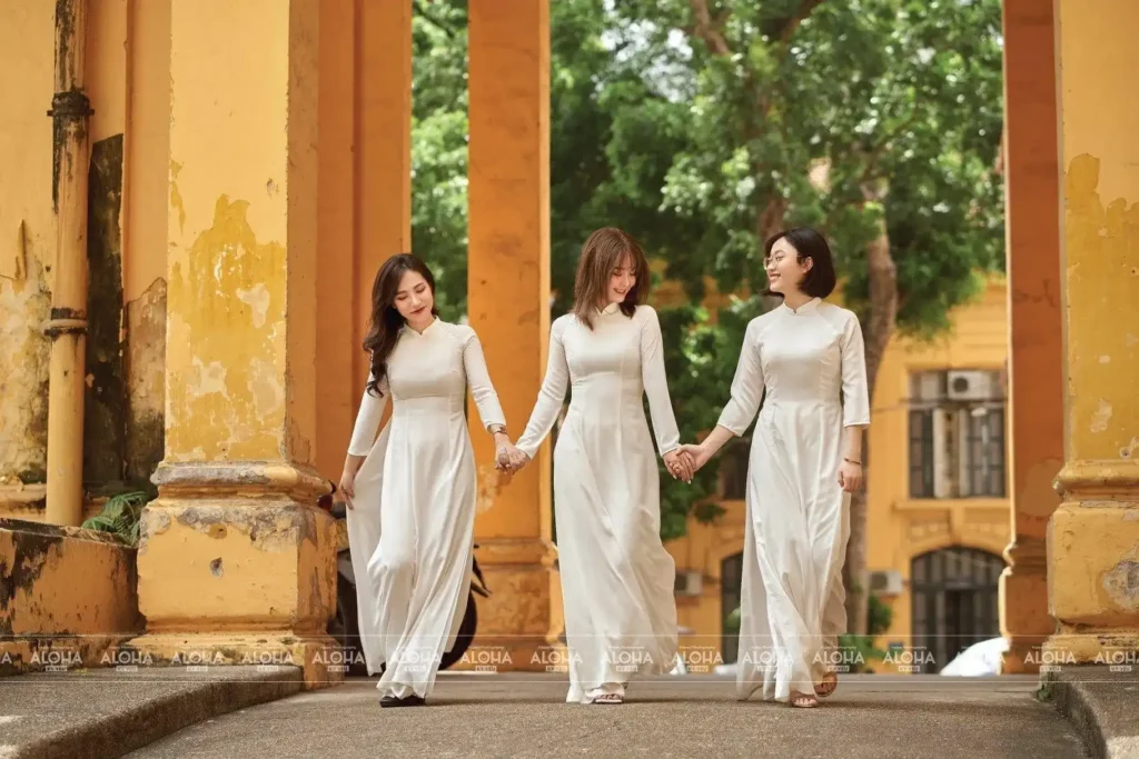 Cách tạo dáng chụp ảnh áo dài kỷ yếu đẹp và độc đáo