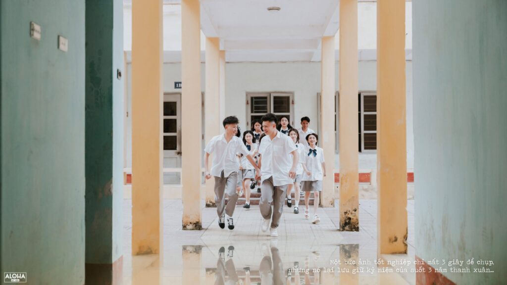 Thanh xuân không chỉ là một giai đoạn của cuộc đời, mà còn là một trạng thái tinh thần, một trạng thái cảm xúc đầy màu sắc và đa chiều.