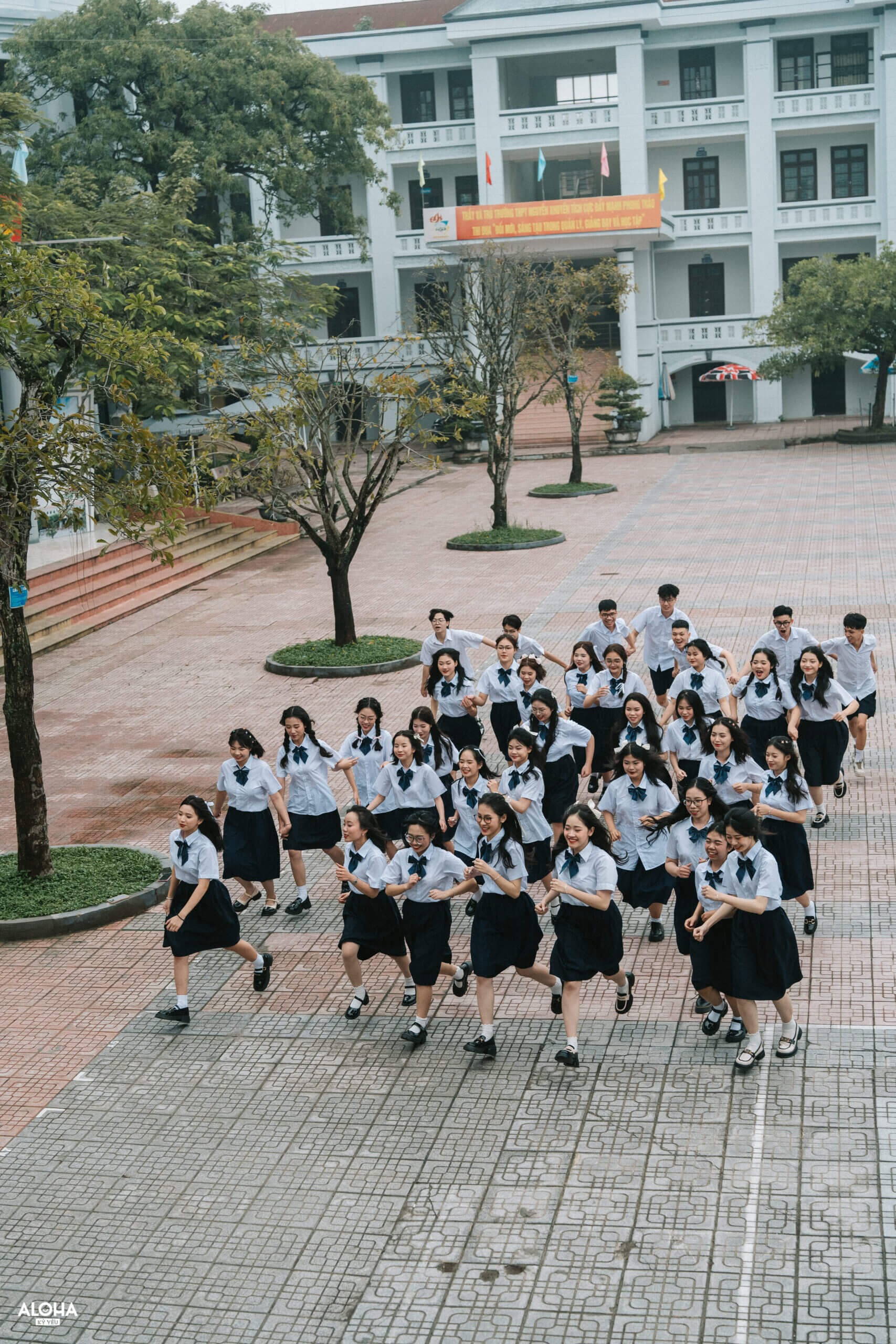 Buổi chụp ảnh kỷ yếu theo concept học sinh không chỉ là việc chụp ảnh mà còn là dịp để các bạn cùng nhau thư giãn, vui đùa