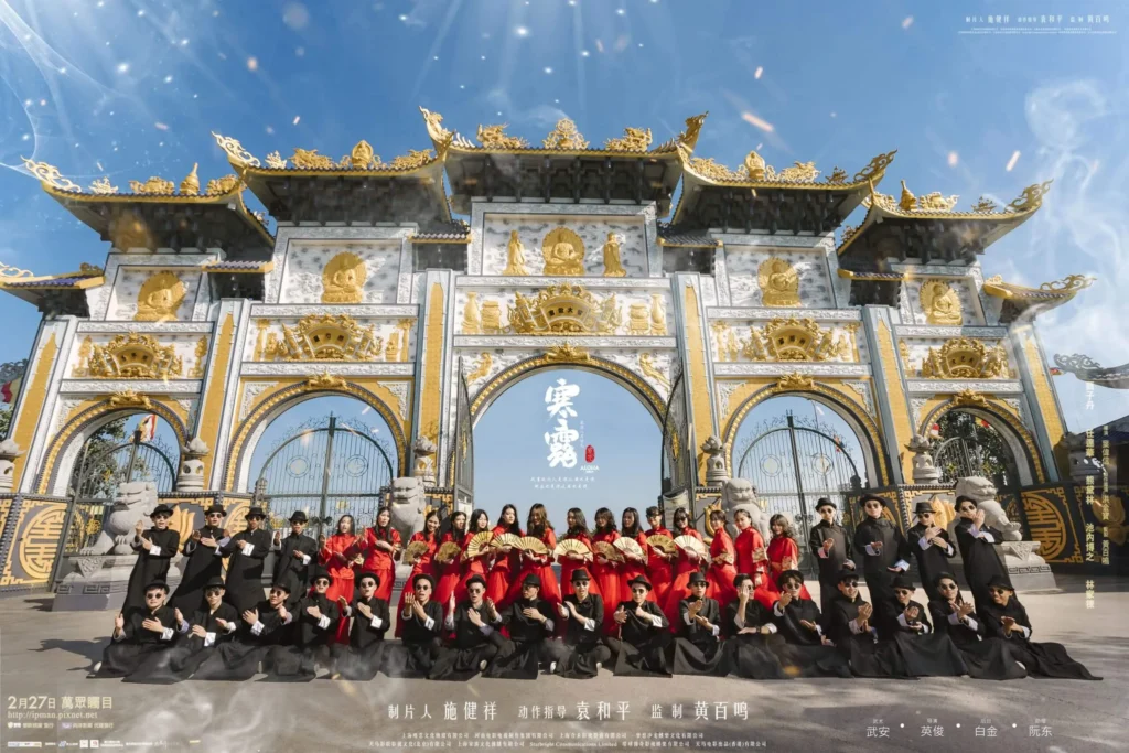 Chọn chụp ảnh kỷ yếu concept Hong Kong là một quyết định thông minh và hấp dẫn vì nhiều lý do thực tế và đặc sắc.