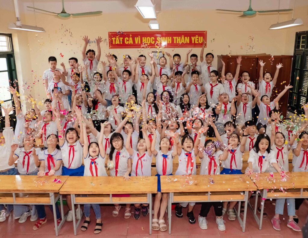 Buổi chụp kỷ yếu cấp 1 là cơ hội để ghi lại những khoảnh khắc đáng nhớ của tuổi thơ.