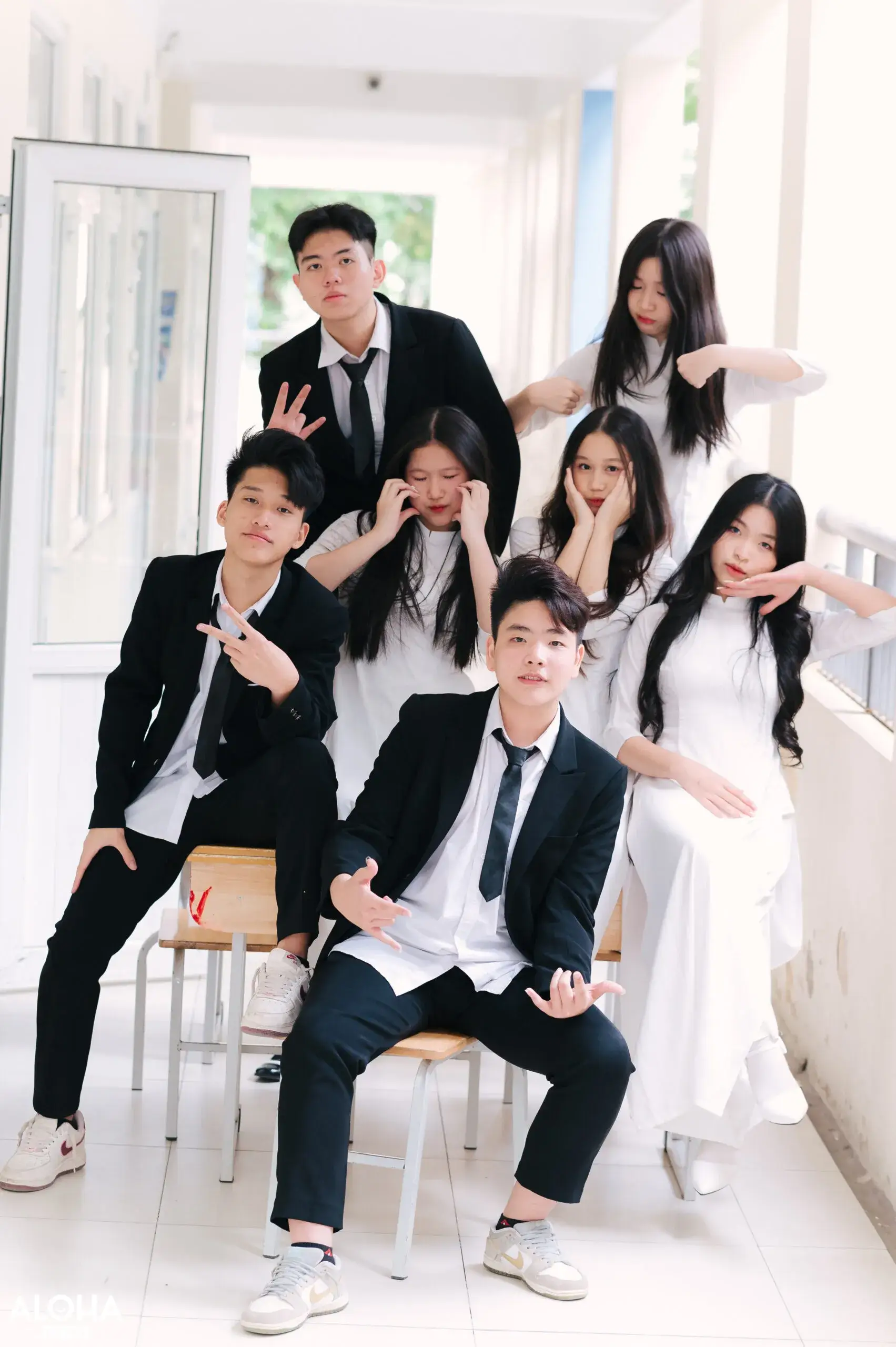 Thuê vest thường rẻ hơn so với mua mới, giúp sinh viên tiết kiệm được một khoản tiền đáng kể, phù hợp với ngân sách hạn chế của nhiều bạn