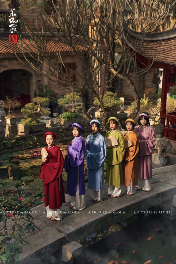 Concept Việt phục là một phong cách chụp ảnh kỷ yếu đặc biệt, nổi bật với sự kết hợp giữa trang phục truyền thống Việt Nam và không gian ngập tràn bản sắc văn hóa dân tộc.