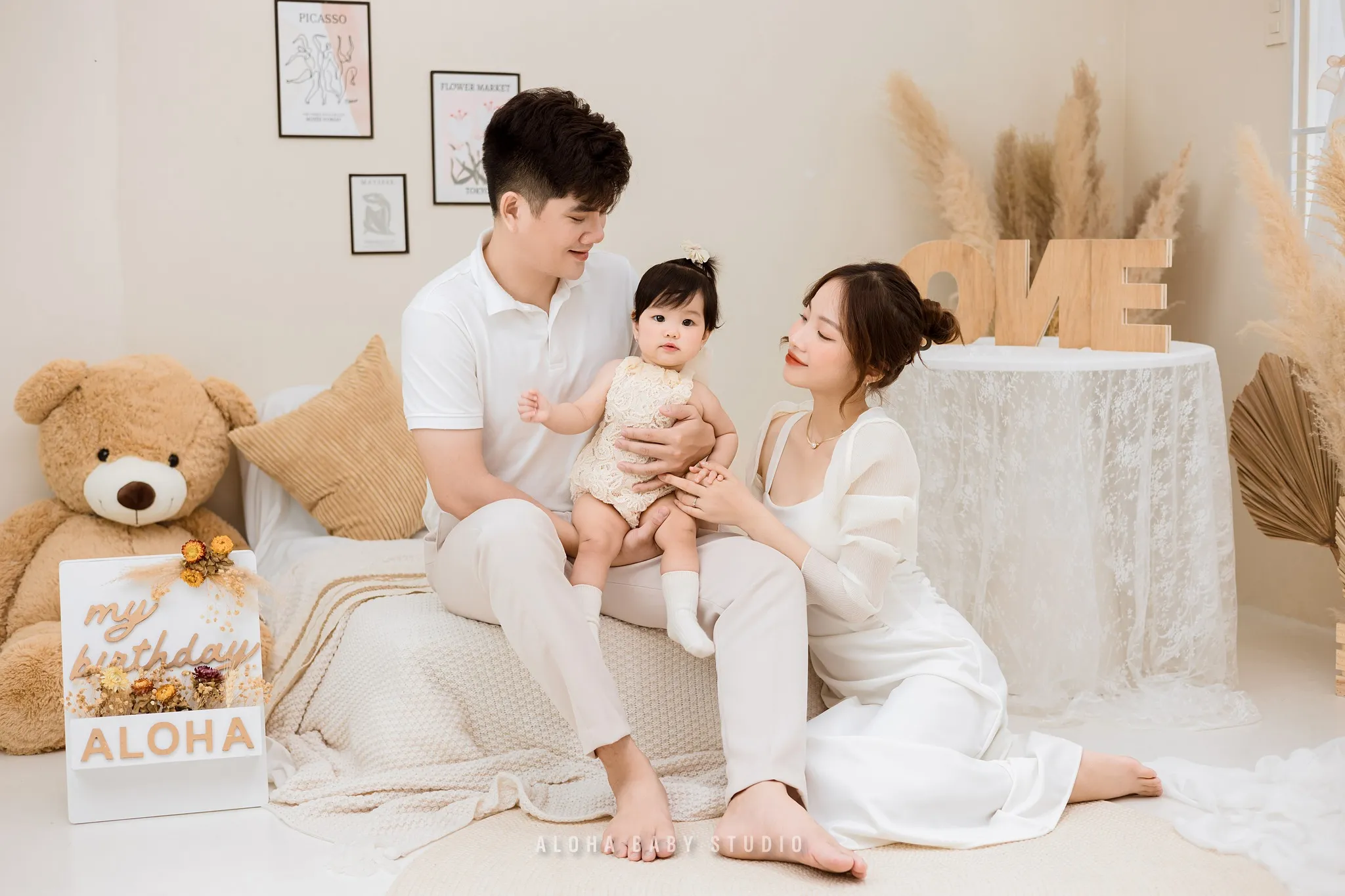 Không có bằng chứng khoa học chứng minh việc chụp ảnh 3 người có ảnh hưởng tiêu cực