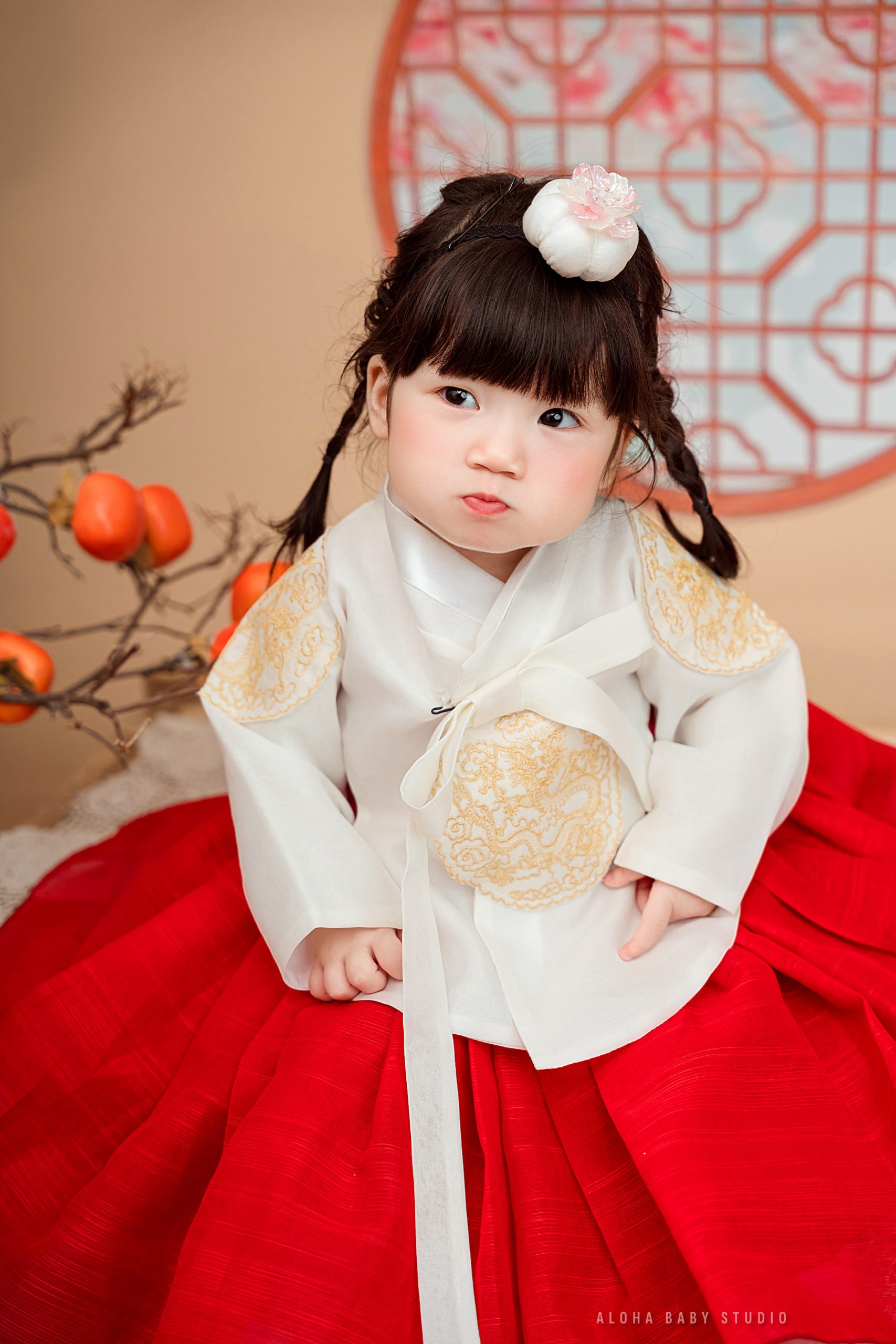 Chuẩn bị dụng cụ: Ánh sáng, phông nền, đạo cụ