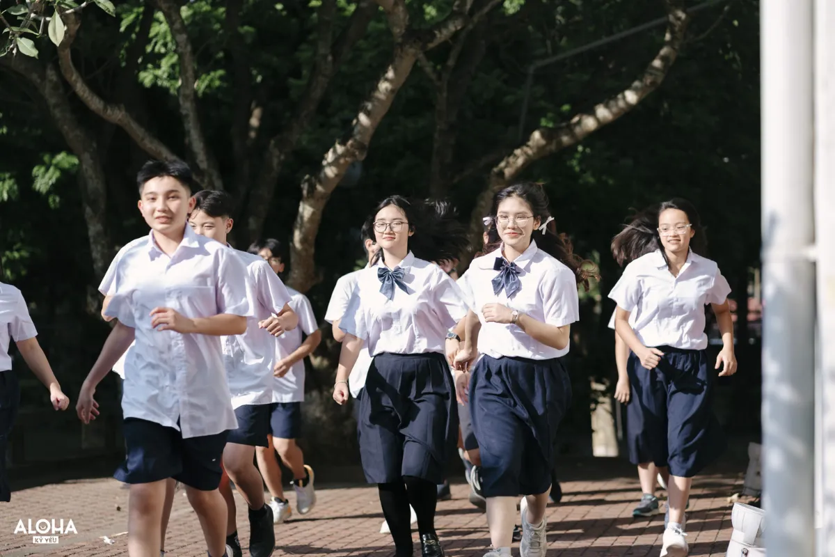 Trang phục kỷ yếu: Top 5 loại trang phục hot nhất hiện nay