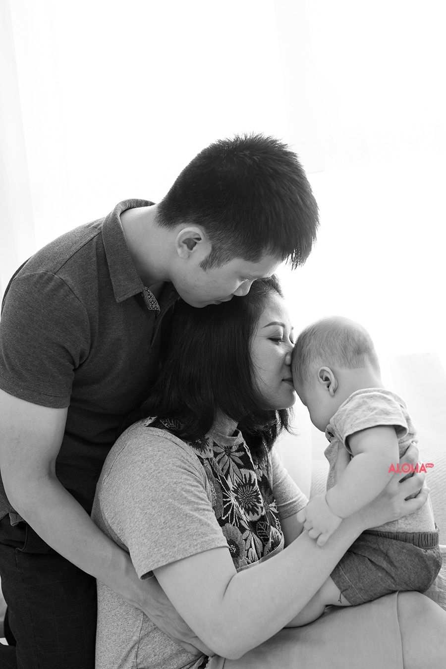 Chụp ảnh bé sơ sinh cùng gia đình: Khoảnh khắc hạnh phúc viên mãn