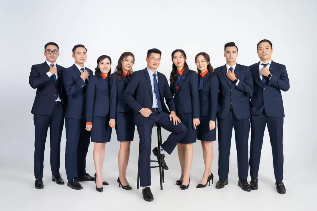 Top 5 cách tạo dáng chụp hình profile công ty độc đáo