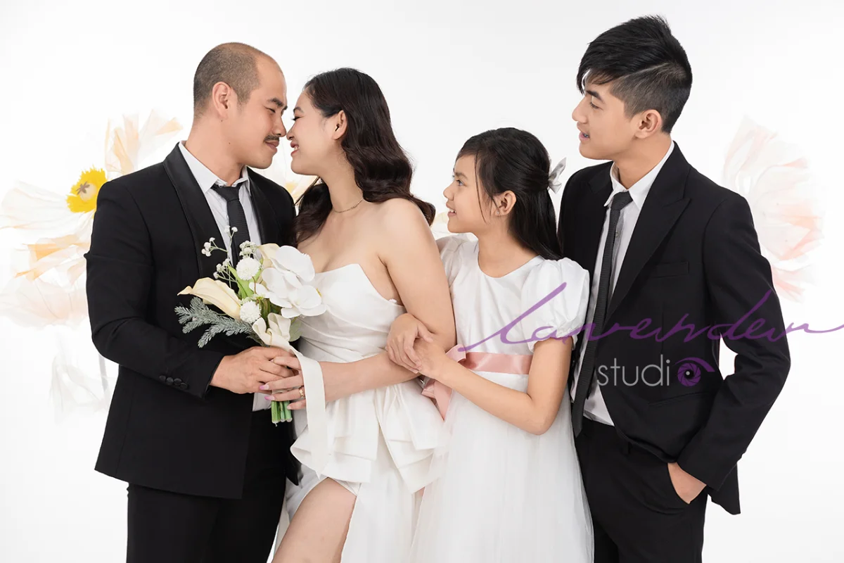 5 cách tạo dáng chụp hình gia đình 4 người nên thử