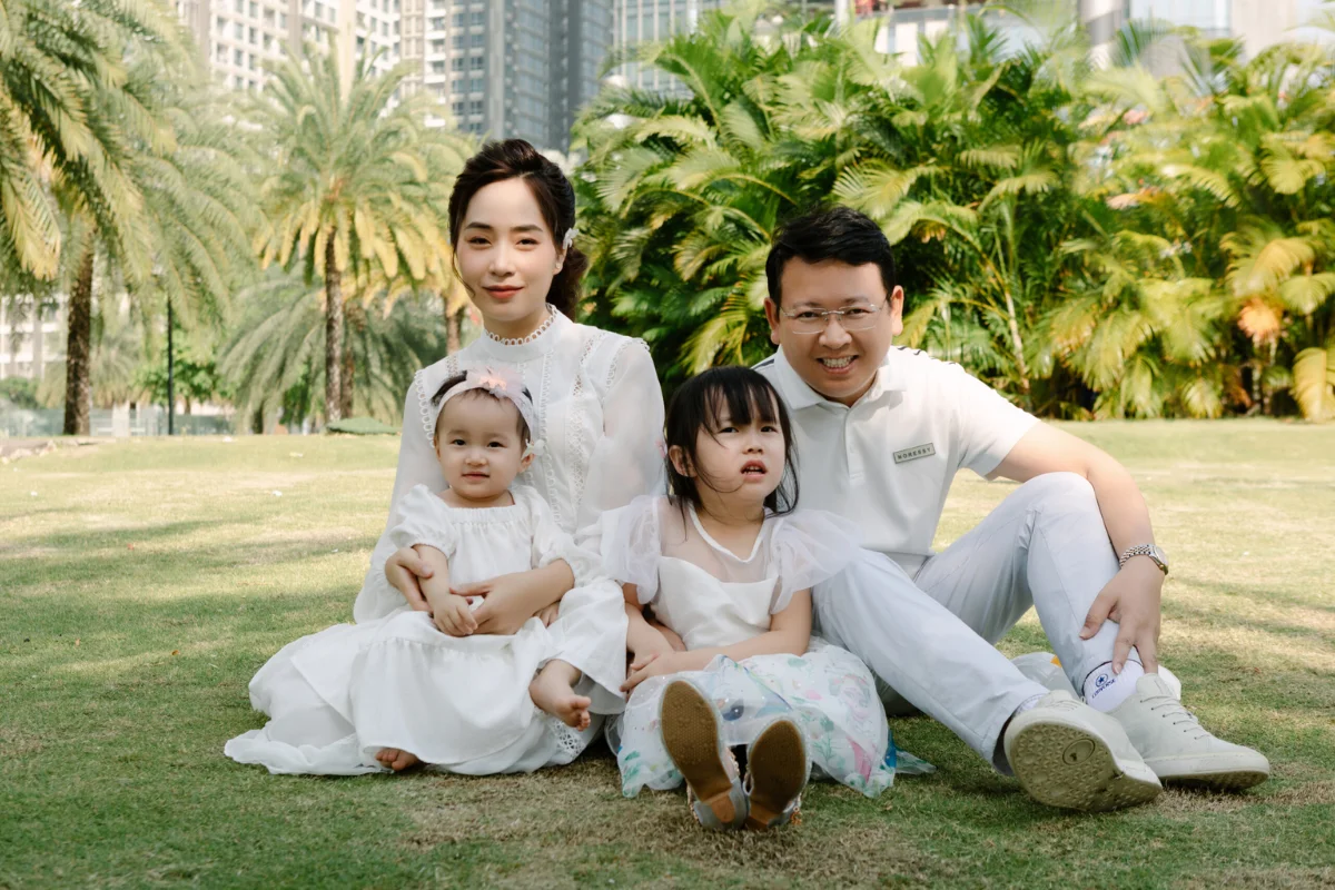 5 cách tạo dáng chụp hình gia đình 4 người nên thử