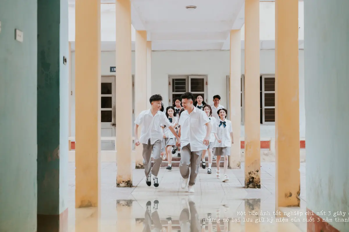 Chia sẻ cách chụp ảnh kỷ yếu đẹp cho các bạn nam