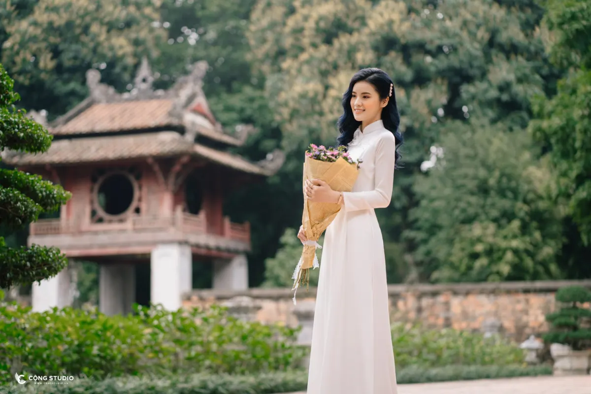 Có nên chụp ảnh áo dài ở Văn Miếu không