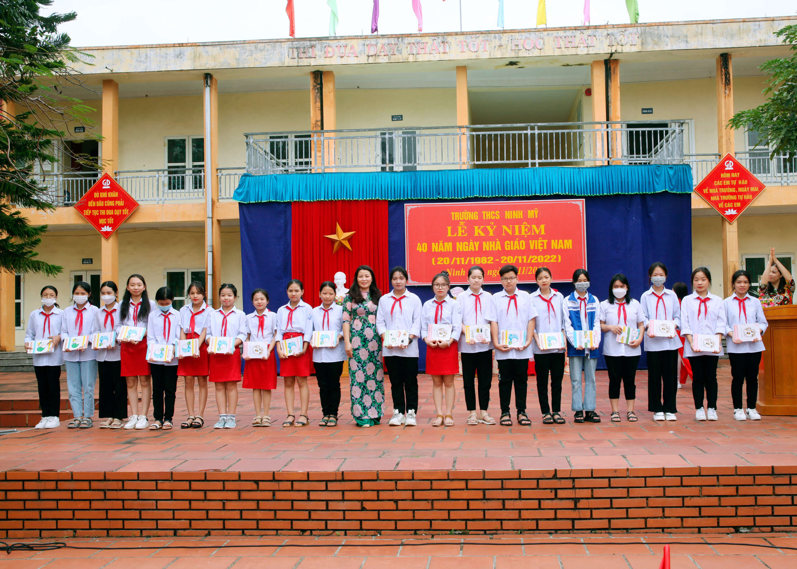 Hình ảnh về không khí ngày 20/11 tại trường học