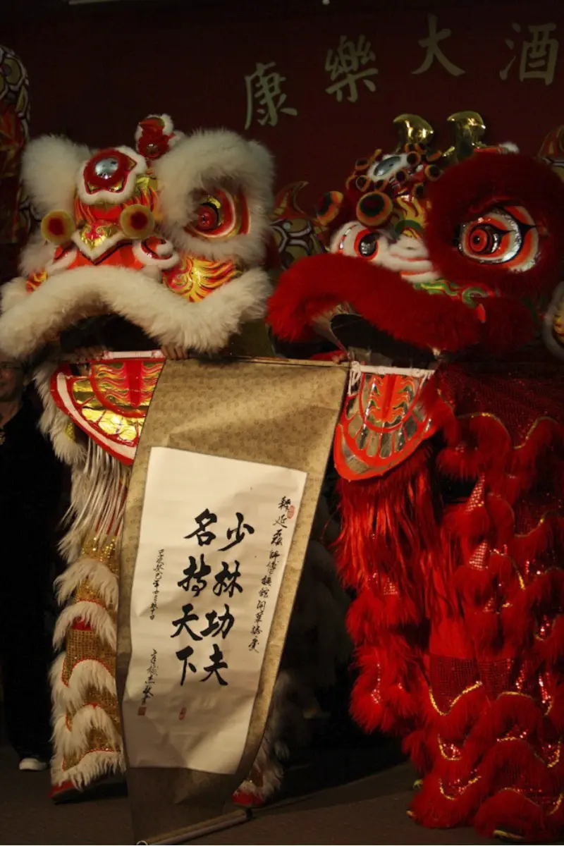 Hình ảnh múa lân ngày tết