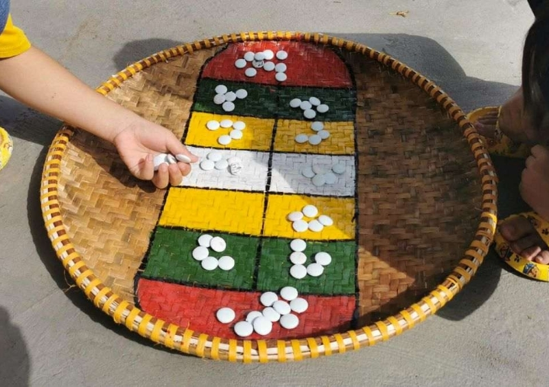 Hình ảnh Tết chơi ô ăn quan