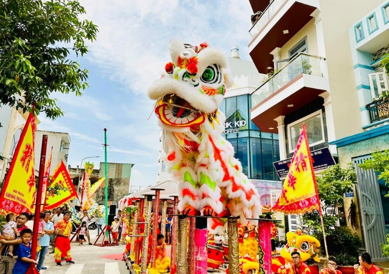 Hình ảnh múa lân ngày Tết