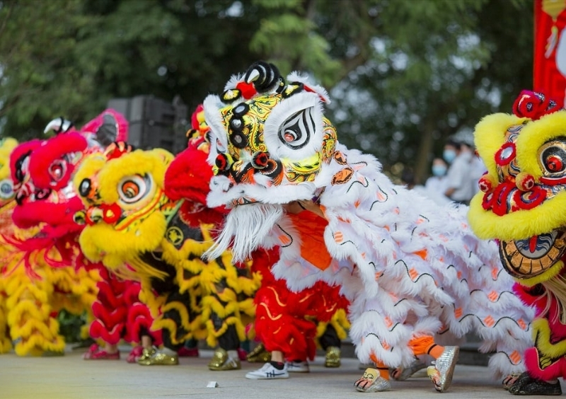 Hình ảnh múa lân ngày Tết