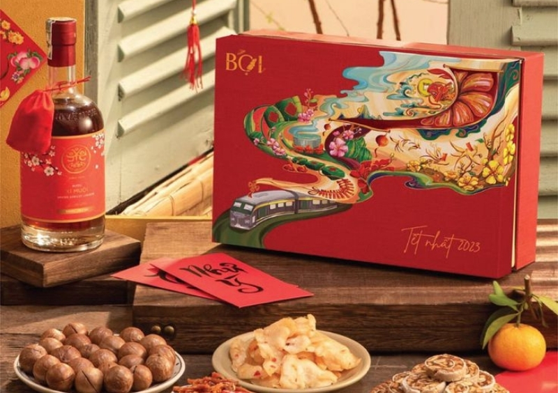 Giỏ quà ngày Tết cùng phong bao lì xì