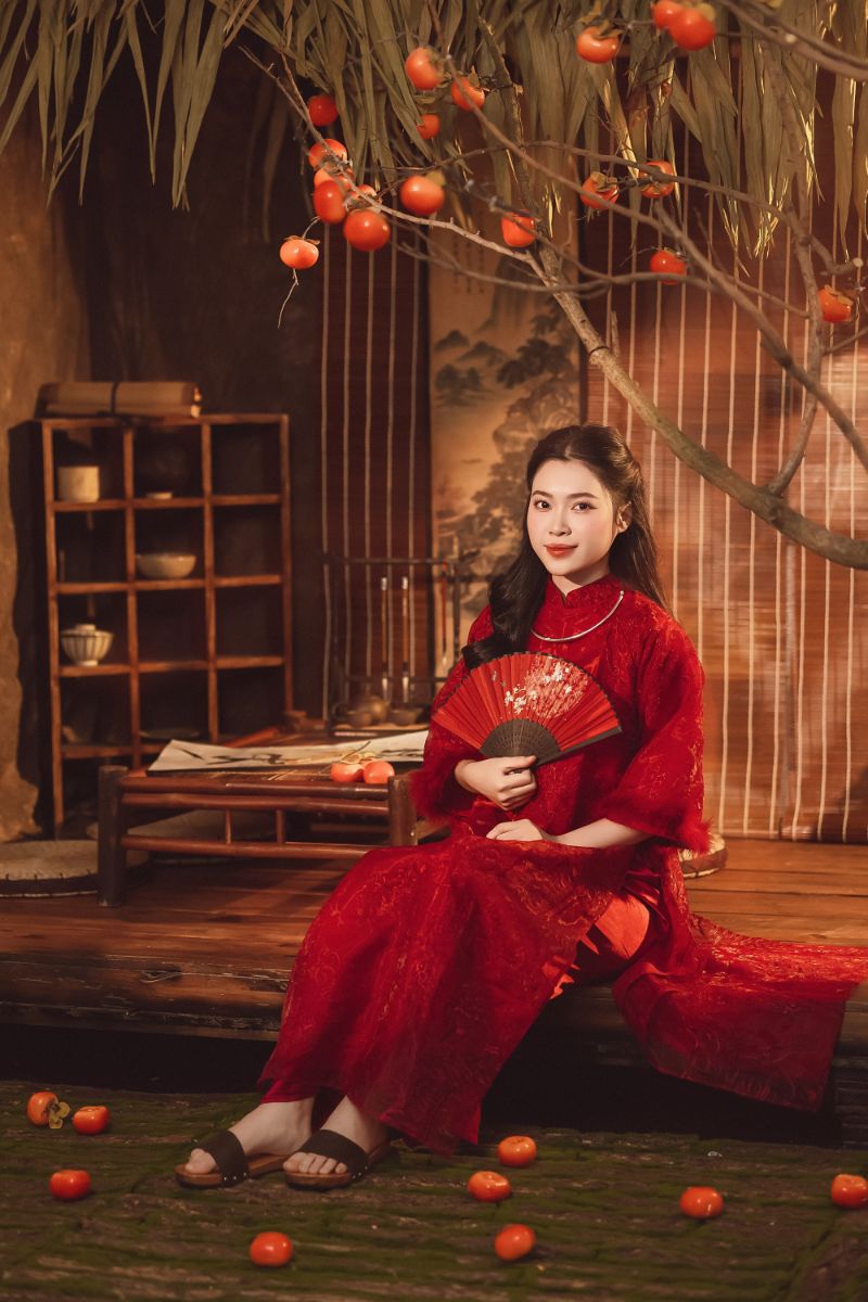 Tạo dáng chụp ảnh áo dài Tết trong studio