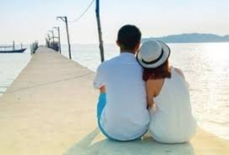 Cách tạo dáng chụp ảnh biển nghệ thuật couple siêu “đốn tim”