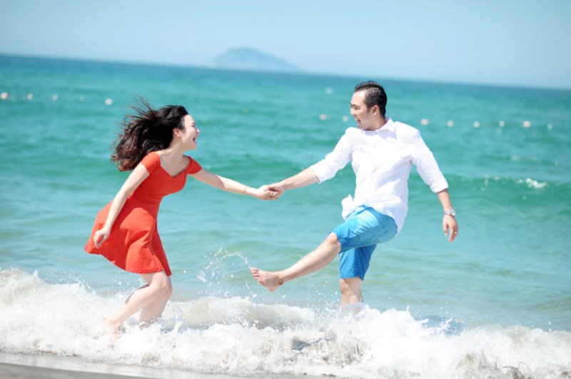 Cùng nhau đùa nghịch với sóng biển qua những bức ảnh nghệ thuật