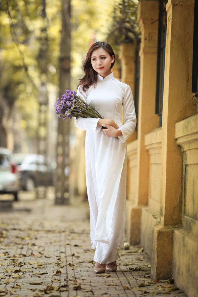 Chụp ảnh áo dài ở Hoàng Thành Thăng Long