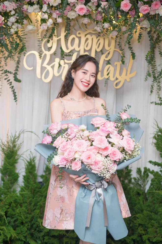Ngô Mai Phương được chồng tổ chức sinh nhật