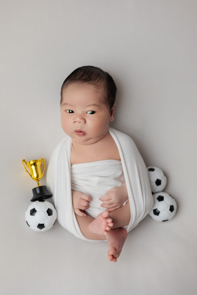 Chụp ảnh em bé sơ sinh concept Mini soccer