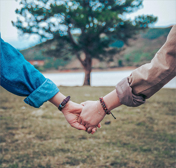 Các kiểu chụp tay couple