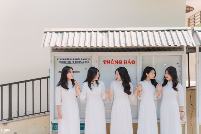 Áo dài truyền thống cho set đồ chụp kỷ yếu đậm chất dân tộc