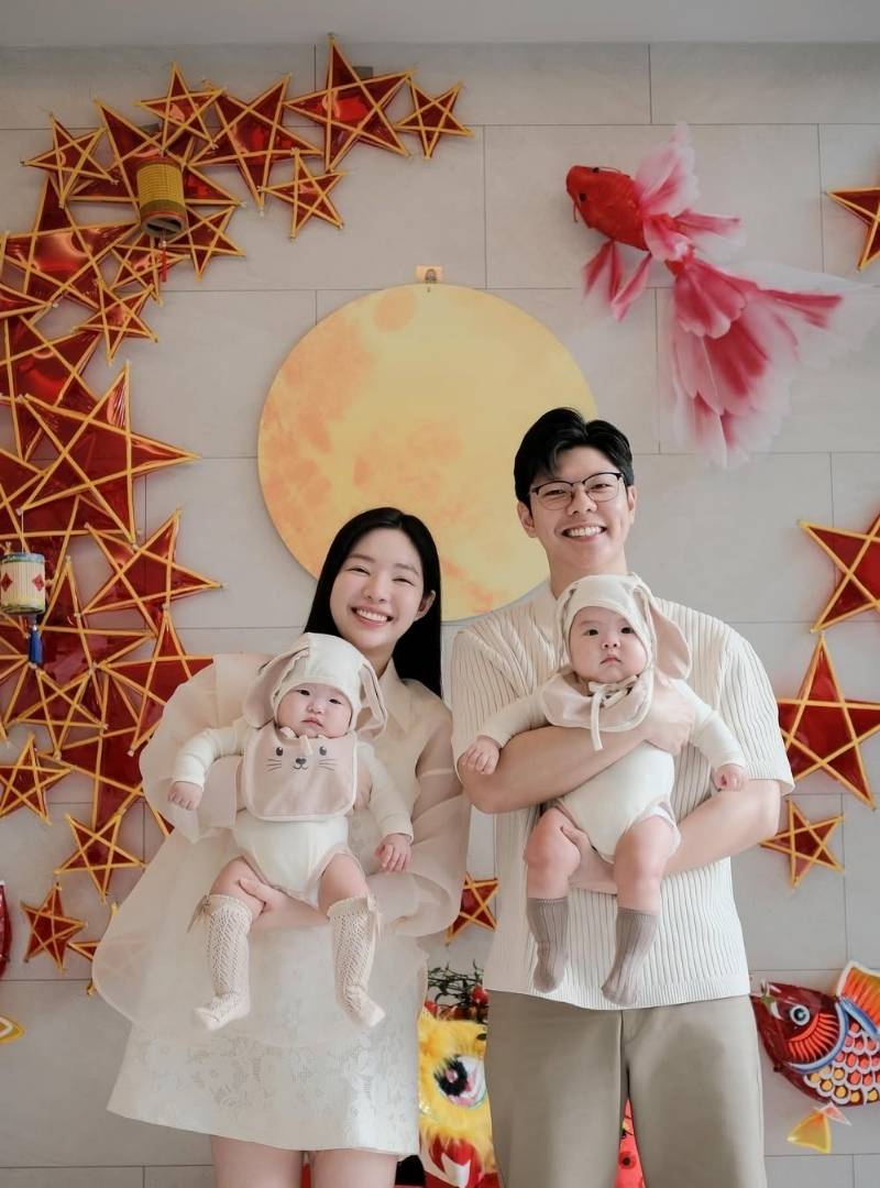 chụp ảnh gia đình 4 người chủ đề trung thu