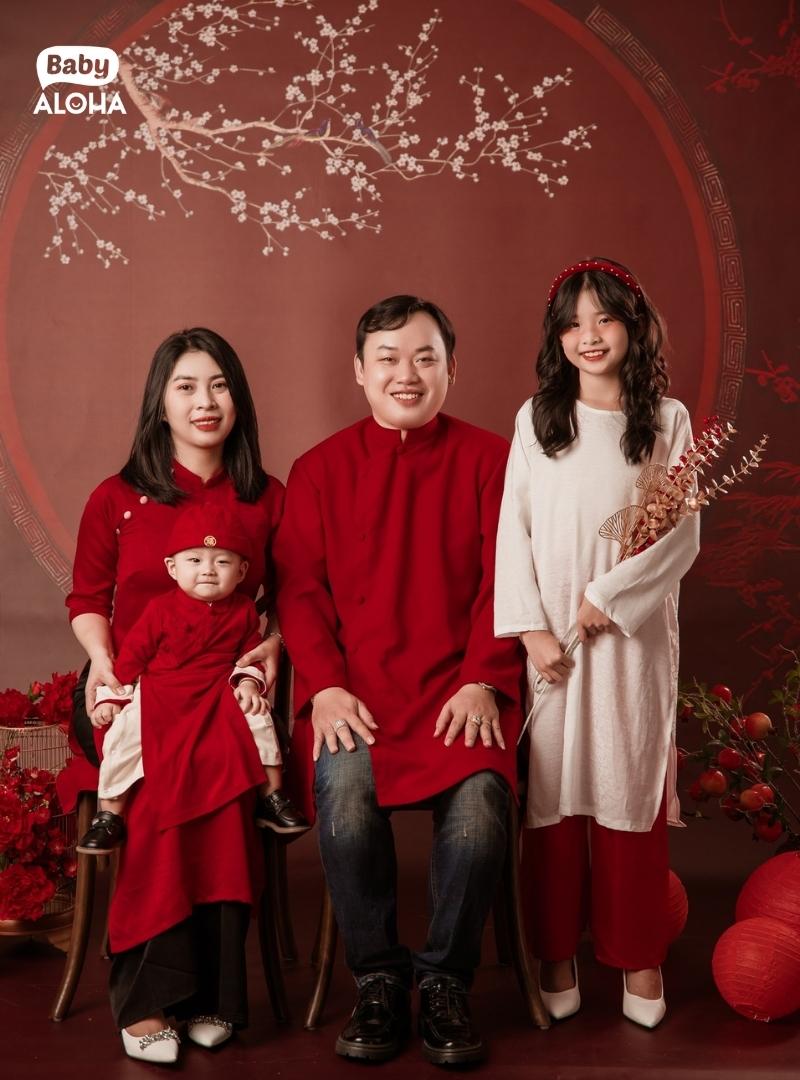 Chụp ảnh gia đình 4 người truyền thống