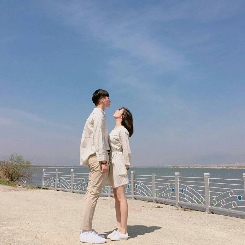 Ý tưởng chụp ảnh couple so chiều cao không bao giờ lỗi mốt