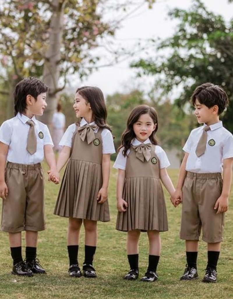 Cách chụp ảnh kỷ yếu mầm non đẹp cùng bạn thân