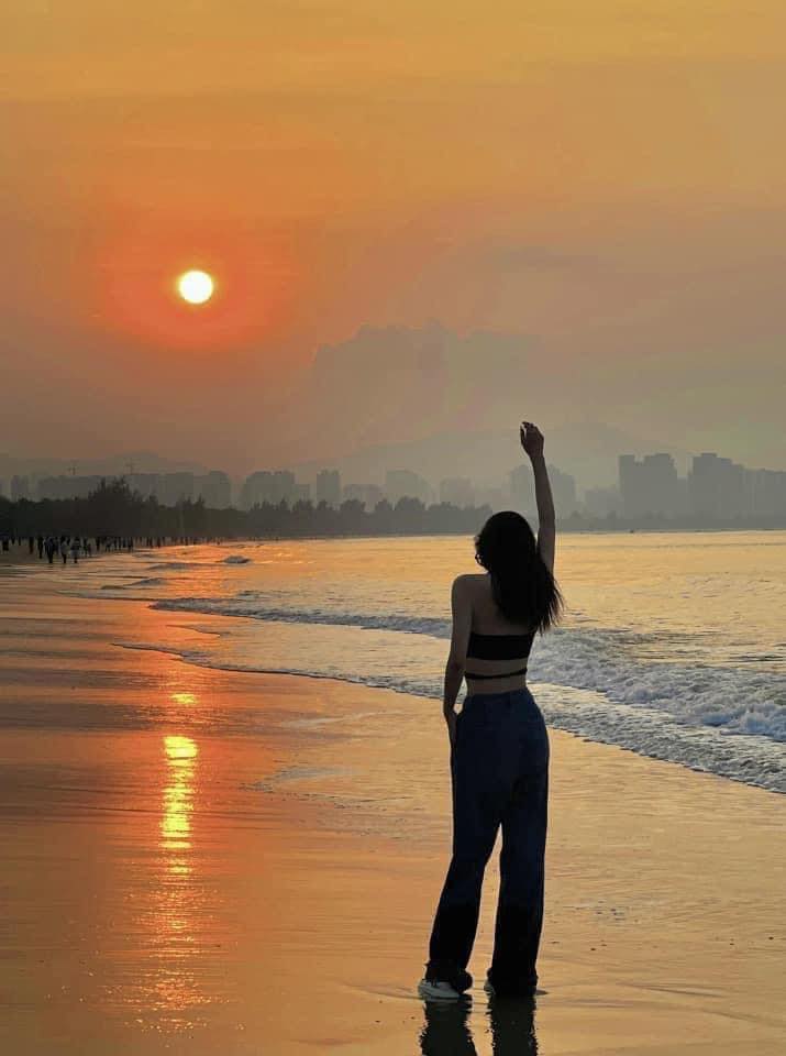 Ảnh đi biển chụp sau lưng