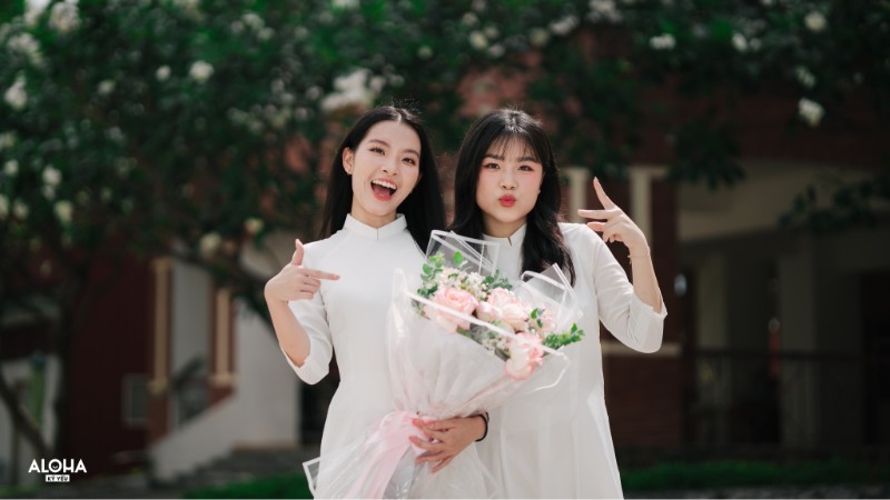 Bí quyết tạo dáng "triệu like" với áo dài trắng chụp kỷ yếu tại Bình Dương